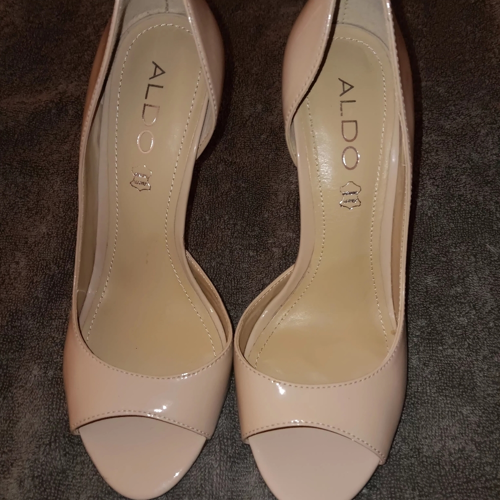 women's tan Aldo heels size 6.5.